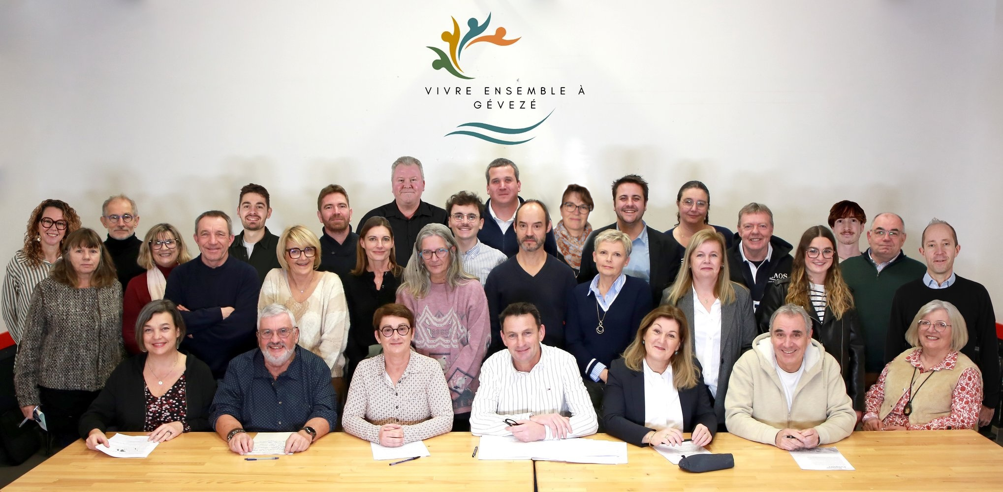 Notre équipe complète - Survolez pour afficher les noms